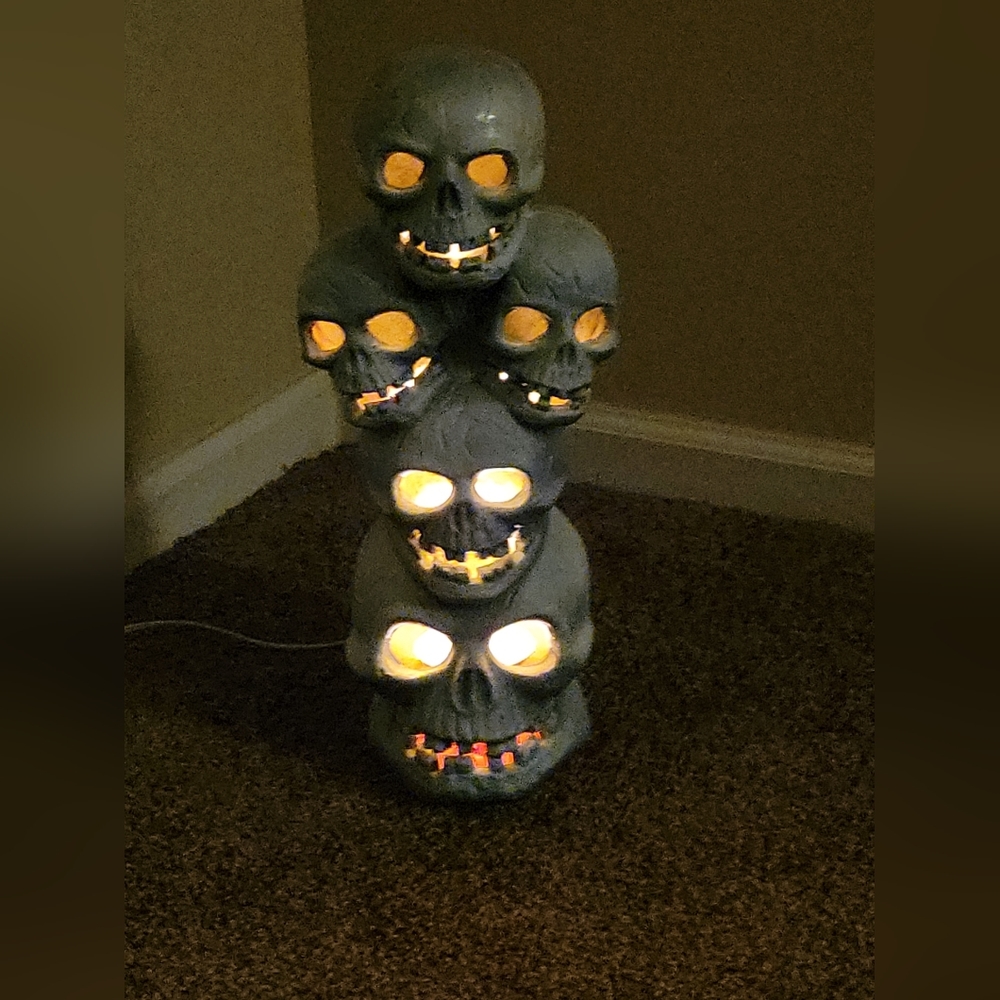 Light up Skull Blow Mold by the Paper Magic Group, 1998